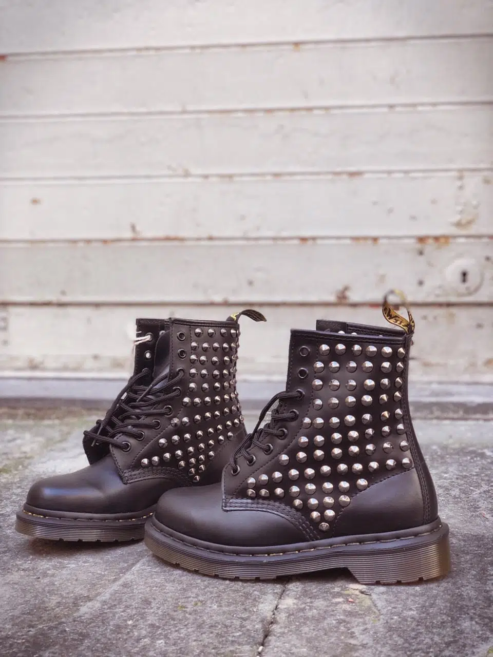 DR MARTENS STIVALI 1460 SMOOTH BLACK Full Borchie