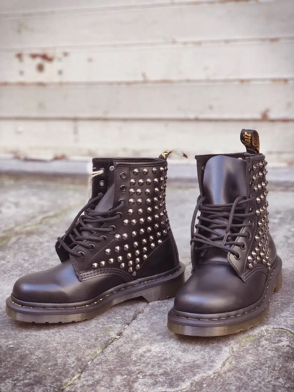 DR MARTENS STIVALI 1460 SMOOTH BLACK Full Borchie - foto 2