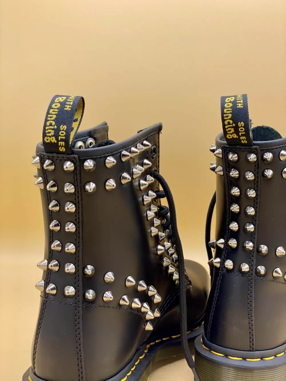 DR MARTENS STIVALI 1460 SMOOTH BLACK Borchie Spikes - foto 5