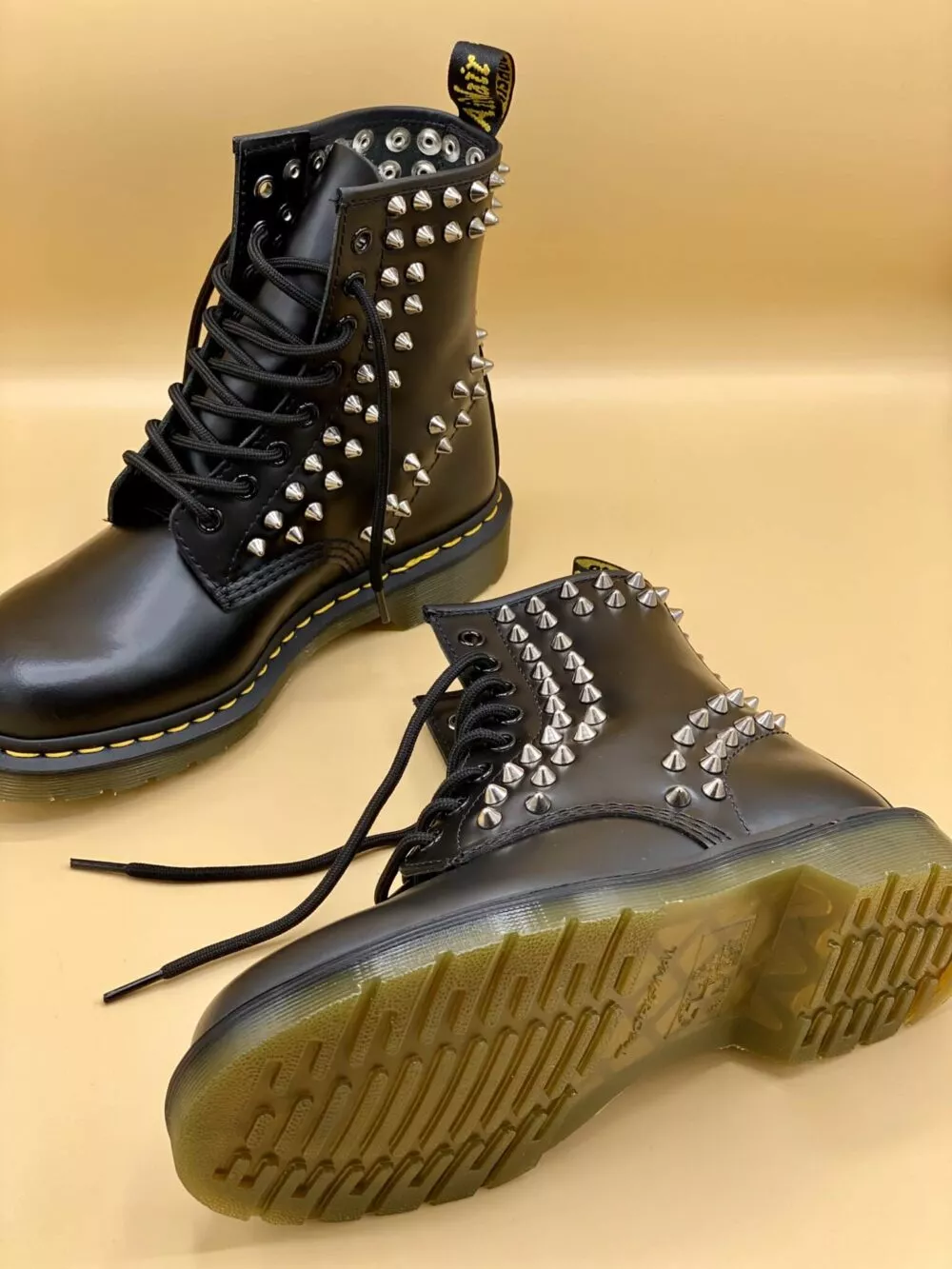 DR MARTENS STIVALI 1460 SMOOTH BLACK Borchie Spikes - foto 3