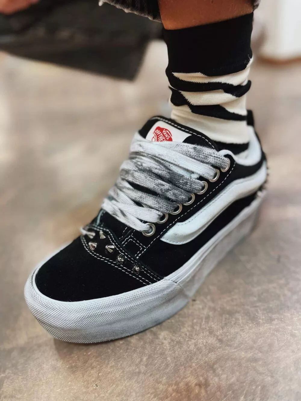 VANS KNU STACK Black / True White Borchie - foto 4