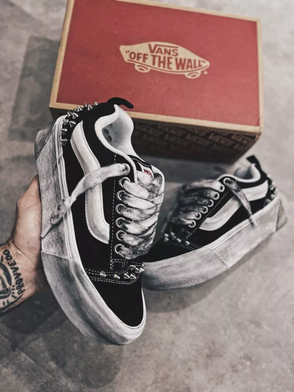 VANS KNU STACK Black / True White Borchie