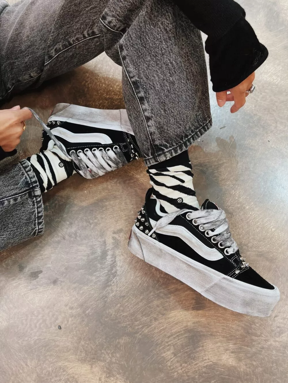 VANS KNU STACK Black / True White Borchie - foto 2