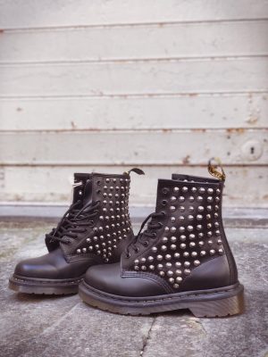 DR MARTENS STIVALI 1460 SMOOTH BLACK Full Borchie