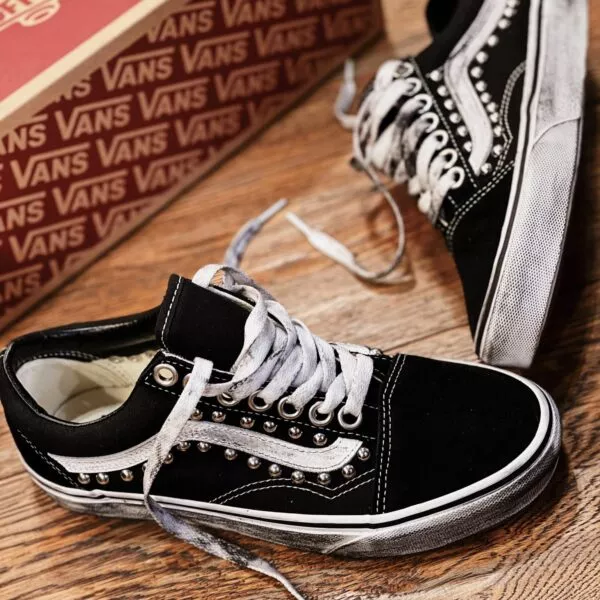 Vans Old Skool Black (Borchie Sferiche)