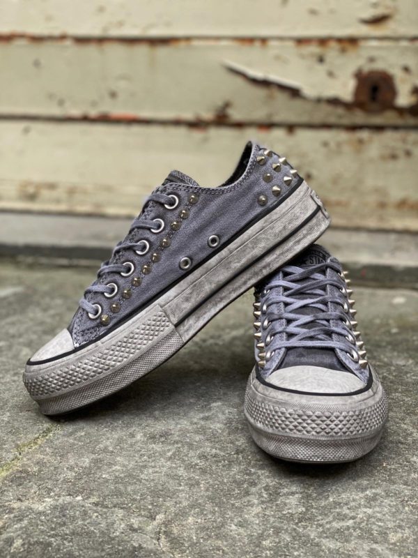 Le tue scarpe Converse Platform Low LTD grigio borchie argento personalizzate da Blazelab - Store Online