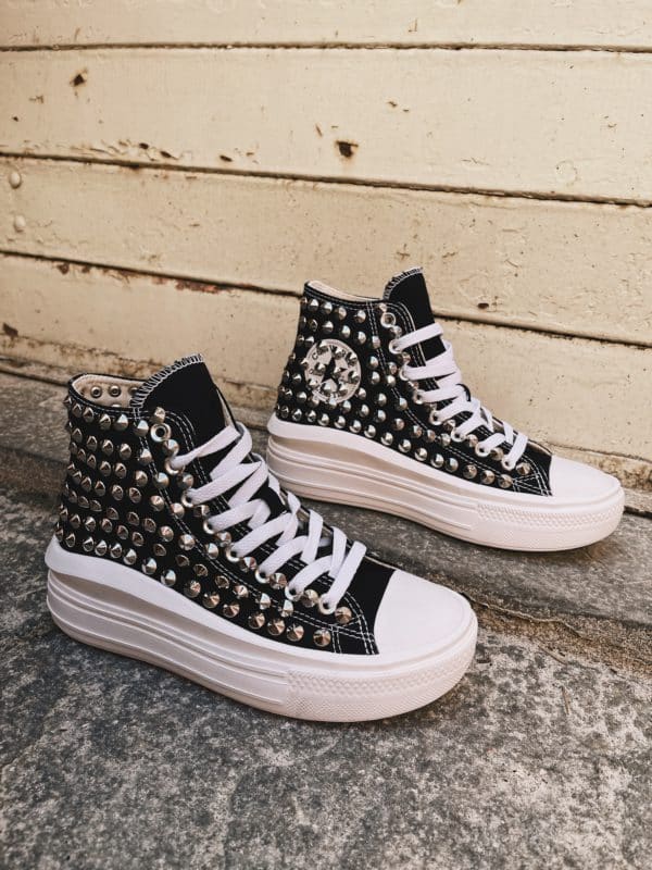 converse con borchie