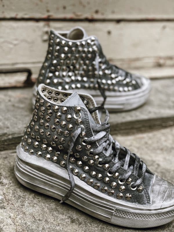 converse con le borchie