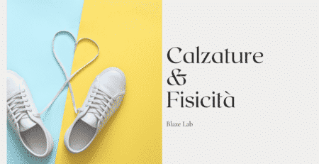 Due scarpe bianche da ginnastica che formano un cuore con le stringhe e la scritta "Calzature & Fisicità"