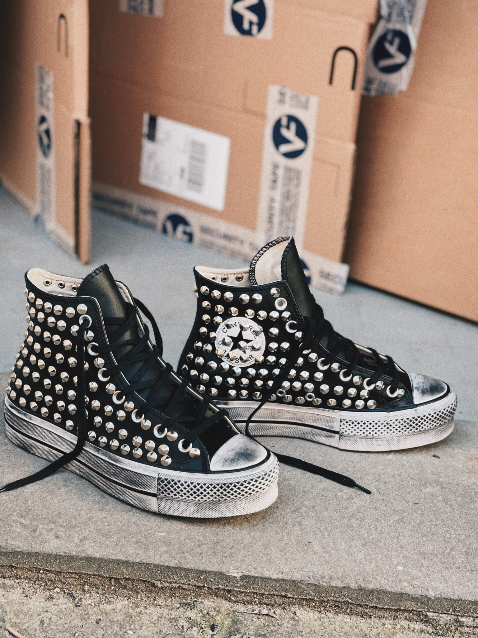 Converse di pelle con borchie shop