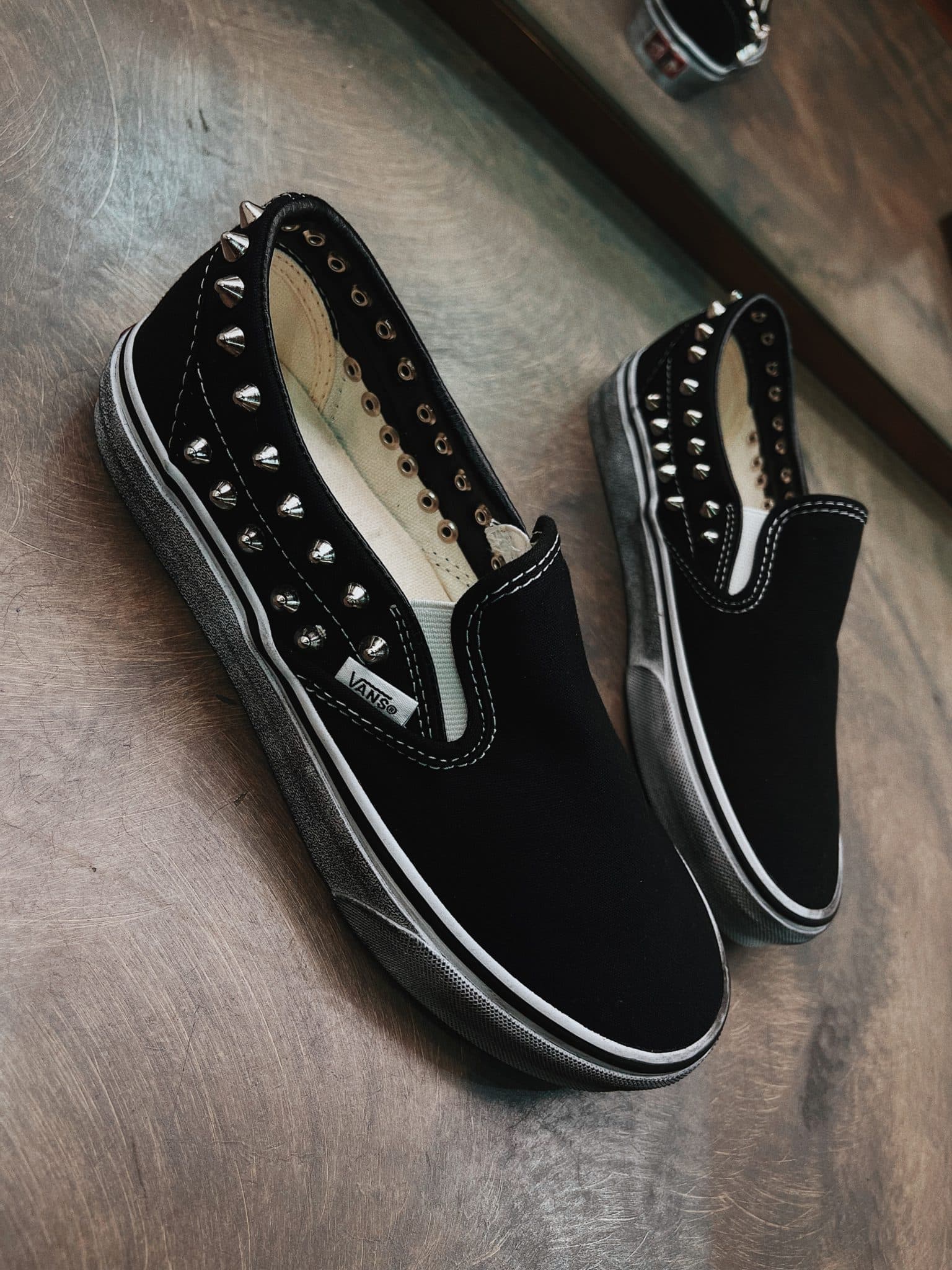 vans slip on borchie