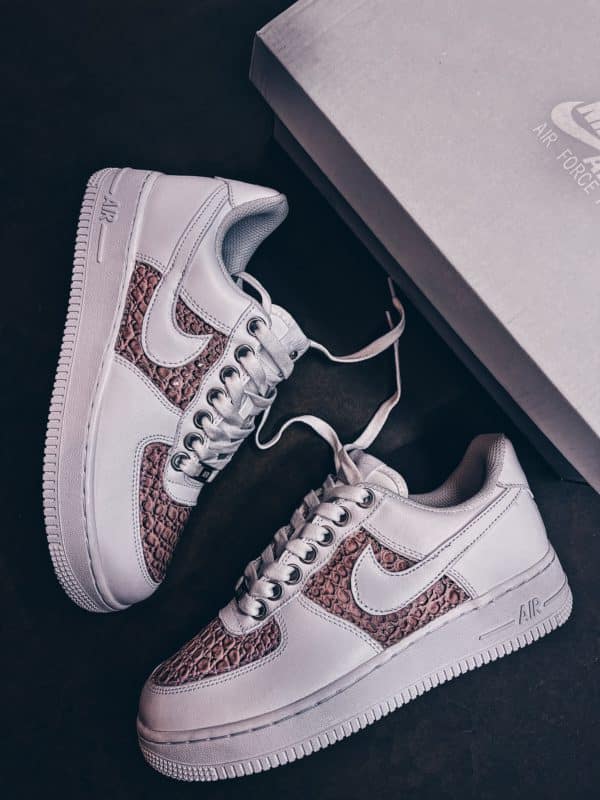 NIKE AIR FORCE Low White Pink NILE Sneakers custom. Personalizza