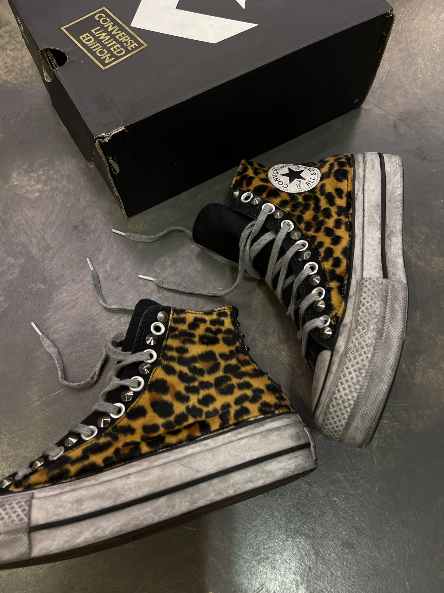 Converse Classic Leather Black Full Borchie