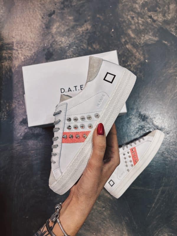 D.A.T.E. HILL White Coral Borchie
