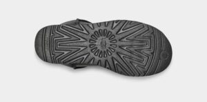 UGG Classic Ultra Mini Leather Black - immagine 4
